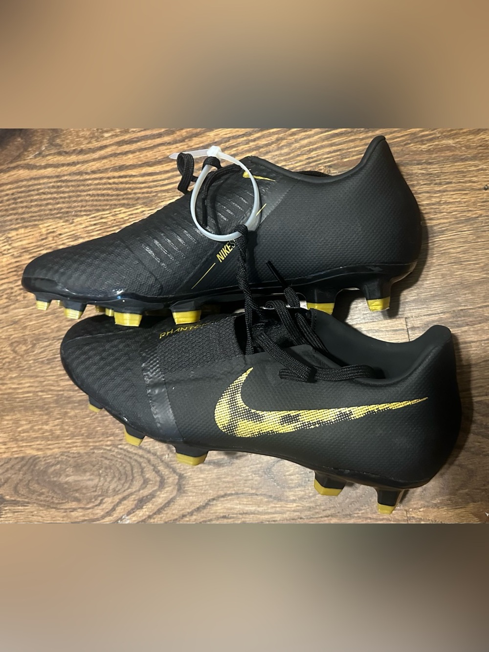 Nike Kids phantom venom Soccer Cleats size 5